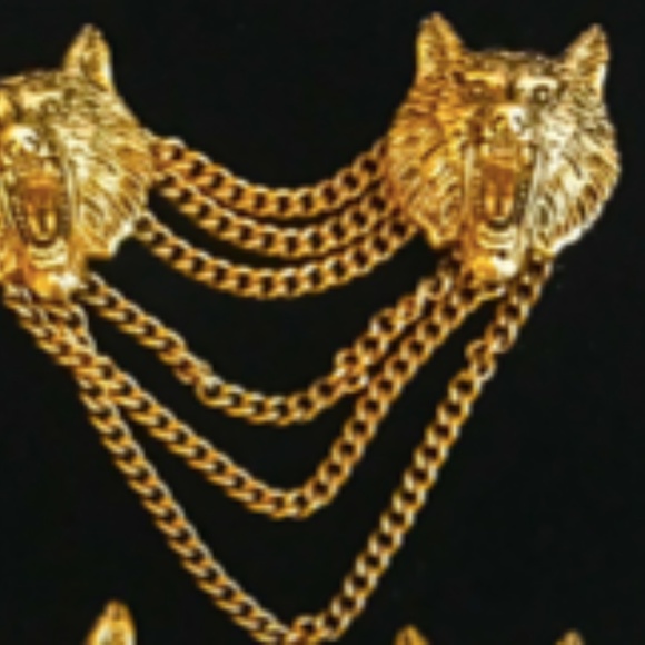 Gold wolf cloak clasp - Picture 2 of 7
